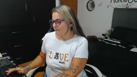 Snapshot of perlagoloza05 chatting on October 2025 03:21:02 AM goloza online show from October 2025 03:21:02 AM