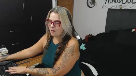 Snapshot of perlagoloza05 chatting on November 2025 04:00:01 AM goloza online show from November 2025 04:00:01 AM