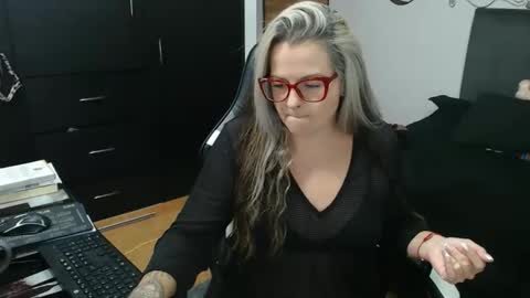 Snapshot of perlagoloza05 chatting on November 2025 04:02:02 AM goloza online show from November 2025 04:02:02 AM