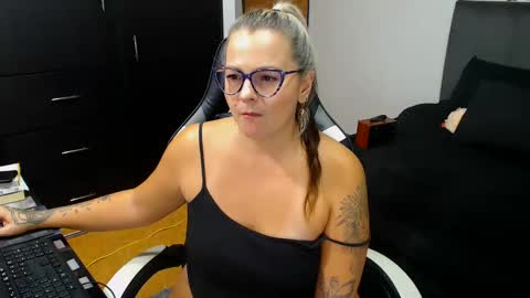 Snapshot of perlagoloza05 chatting on November 2025 03:49:02 AM goloza online show from November 2025 03:49:02 AM