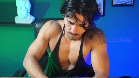andres    online show from February 2025 10:54:01 PM