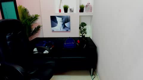 horror flying on the wings of the night.... online show from December 2024 03:10:01 PM