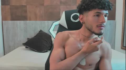 Snapshot of pertty_ken_boy chatting on October 2025 10:54:02 PM ken boy online show from October 2025 10:54:02 PM