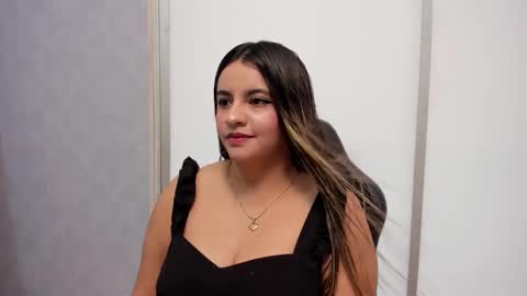 Snapshot of pervert_milf4u_ chatting on December 2024 11:12:01 AM LAURA online show from December 2024 11:12:01 AM