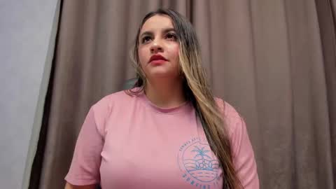 Snapshot of pervert_milf4u_ chatting on December 2024 11:04:01 AM LAURA online show from December 2024 11:04:01 AM