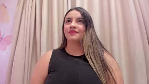 Snapshot of pervert_milf4u_ chatting on January 2025 11:10:02 AM LAURA online show from January 2025 11:10:02 AM