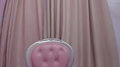 Snapshot of pervert_milf4u_ chatting on January 2025 02:04:01 PM LAURA online show from January 2025 02:04:01 PM