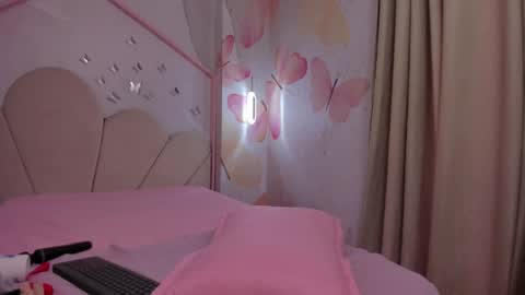 Snapshot of pervert_milf4u_ chatting on January 2025 02:07:02 PM LAURA online show from January 2025 02:07:02 PM