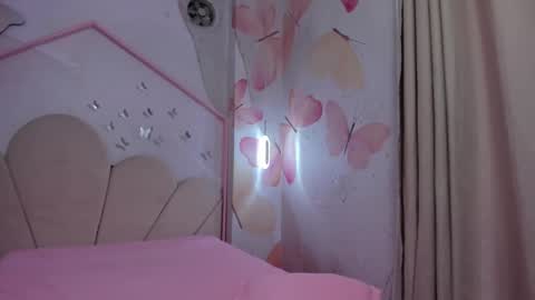 Snapshot of pervert_milf4u_ chatting on January 2025 02:05:01 PM LAURA online show from January 2025 02:05:01 PM
