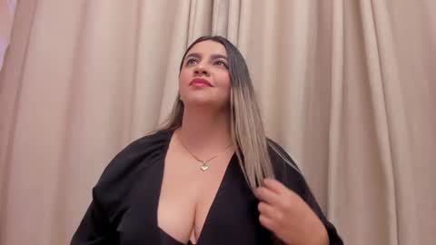Snapshot of pervert_milf4u_ chatting on February 2025 11:17:02 AM LAURA online show from February 2025 11:17:02 AM