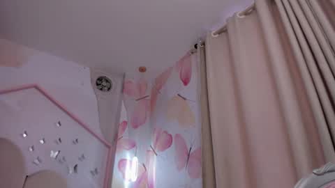 Snapshot of pervert_milf4u_ chatting on February 2025 02:10:02 PM LAURA online show from February 2025 02:10:02 PM