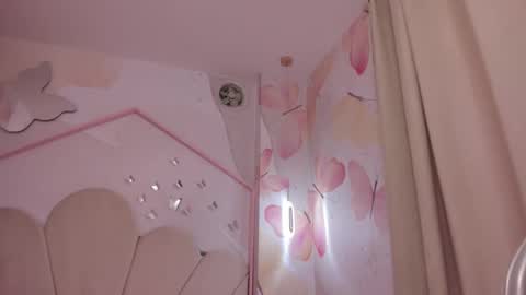 Snapshot of pervert_milf4u_ chatting on March 2025 05:24:02 PM LAURA online show from March 2025 05:24:02 PM