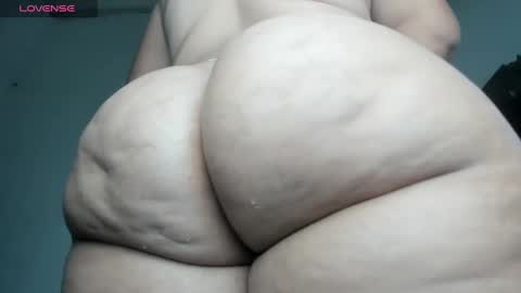 Snapshot of pervertt_mommy chatting on February 2025 10:02:01 AM Alexandra online show from February 2025 10:02:01 AM