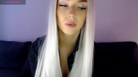 Isabella online show from December 2024 11:22:01 AM
