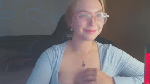 petalkiss online show from September 2025 03:15:01 PM