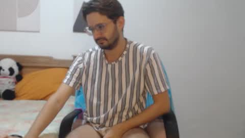 Snapshot of peter_x_annaud chatting on October 2025 11:08:02 AM FELIPE online show from October 2025 11:08:02 AM