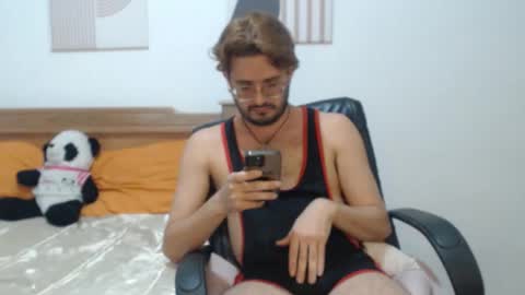 Snapshot of peter_x_annaud chatting on November 2025 10:53:02 PM FELIPE online show from November 2025 10:53:02 PM