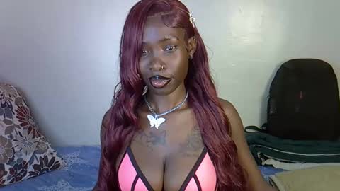 Snapshot of petite_lunar chatting on November 2025 10:21:02 PM Lunar online show from November 2025 10:21:02 PM