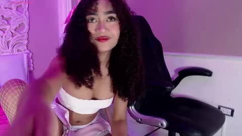 petite luxury online show from October 2025 08:40:02 PM