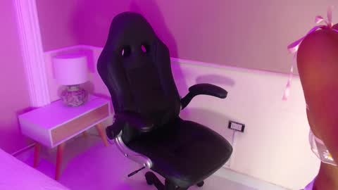 petite luxury online show from October 2025 11:43:01 AM