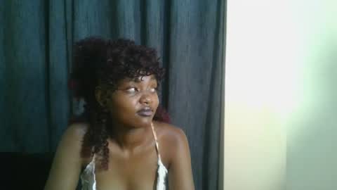 Snapshot of petite_temptation chatting on December 2025 09:01:02 PM Bad gurl Riri online show from December 2025 09:01:02 PM