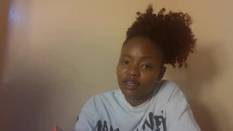 Snapshot of petite_temptation chatting on December 2025 12:42:02 PM Bad gurl Riri online show from December 2025 12:42:02 PM