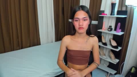 Snapshot of petiteasianaliyah chatting on November 2025 05:20:02 AM Aliyah online show from November 2025 05:20:02 AM