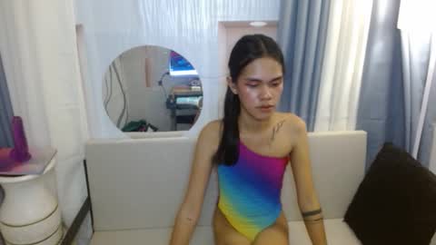 Snapshot of petiteasianaliyah chatting on November 2025 06:35:02 AM Aliyah online show from November 2025 06:35:02 AM