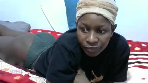 Snapshot of petitegirly12 chatting on February 2025 02:33:02 AM petitegirly12 online show from February 2025 02:33:02 AM