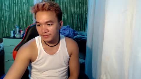 Snapshot of petitehugecockxnxxx chatting on March 2025 03:48:01 PM Call me jake online show from March 2025 03:48:01 PM