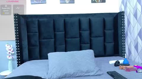 Snapshot of petitelittleebony chatting on October 2025 03:04:01 AM little sharon online show from October 2025 03:04:01 AM