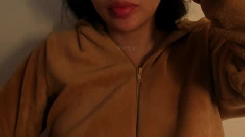 Snapshot of petitgirl_ chatting on October 2025 06:20:01 PM J A S S online show from October 2025 06:20:01 PM