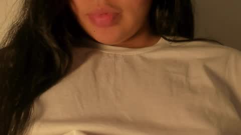 Snapshot of petitgirl_ chatting on November 2025 10:08:02 PM J A S S online show from November 2025 10:08:02 PM