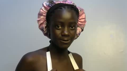 Snapshot of petitte_gyaal chatting on October 2025 06:29:01 PM petitte_gyaal online show from October 2025 06:29:01 PM