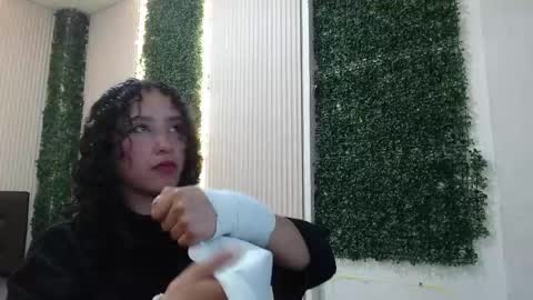 Snapshot of pettymoon chatting on November 2025 02:18:01 PM Moon online show from November 2025 02:18:01 PM