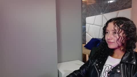 Snapshot of pettymoon chatting on November 2025 11:09:02 AM Moon online show from November 2025 11:09:02 AM