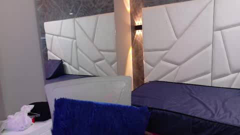 Snapshot of pettymoon chatting on November 2025 11:18:02 AM Moon online show from November 2025 11:18:02 AM