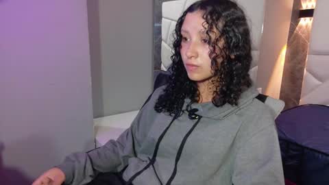 Snapshot of pettymoon chatting on November 2025 11:09:02 AM Moon online show from November 2025 11:09:02 AM