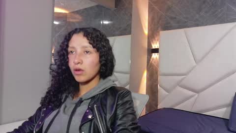 Snapshot of pettymoon chatting on November 2025 01:11:02 PM Moon online show from November 2025 01:11:02 PM