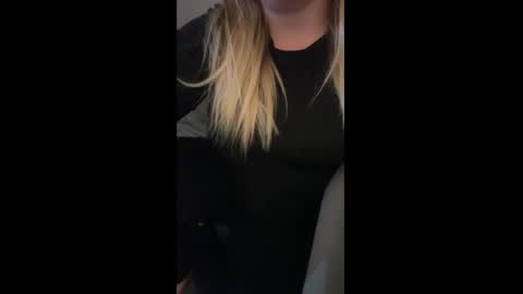 Snapshot of phatassblond chatting on January 2025 01:04:02 AM PhatAssBlond online show from January 2025 01:04:02 AM