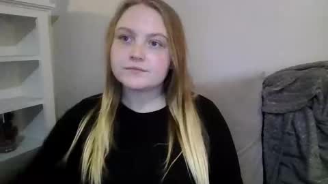 Snapshot of phatassblond chatting on February 2025 04:11:02 AM PhatAssBlond online show from February 2025 04:11:02 AM