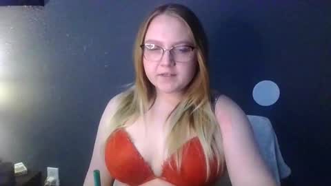 Snapshot of phatassblond chatting on March 2025 08:16:01 PM PhatAssBlond online show from March 2025 08:16:01 PM
