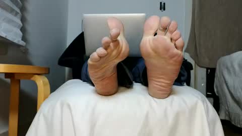 Snapshot of phattbooty80 chatting on December 2024 01:04:01 AM TheSkyeWoods online show from December 2024 01:04:01 AM