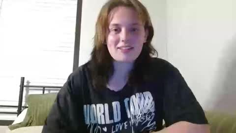 Snapshot of pheebs_cams chatting on September 2025 01:38:02 AM Pheebs online show from September 2025 01:38:02 AM