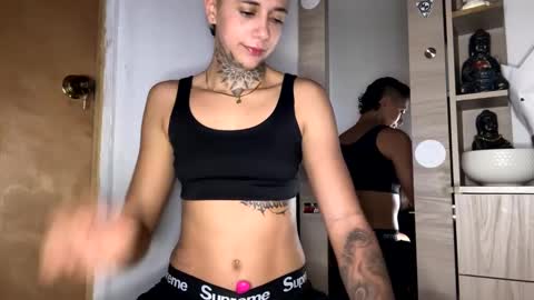 Snapshot of phillip_brownn chatting on October 2025 12:13:02 PM PHILLIP online show from October 2025 12:13:02 PM