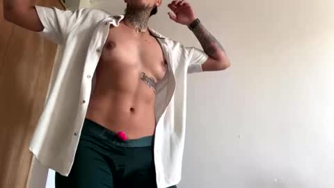 Snapshot of phillip_brownn chatting on October 2025 01:11:01 PM PHILLIP online show from October 2025 01:11:01 PM