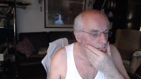 Snapshot of philoumis2 chatting on November 2025 07:34:02 PM Philippe online show from November 2025 07:34:02 PM