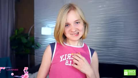 Snapshot of phyllisearney chatting on October 2025 06:59:01 AM Hann G. Jones online show from October 2025 06:59:01 AM