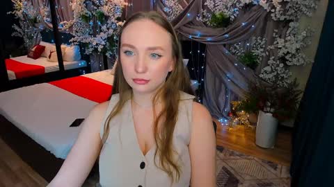 Emelie online show from December 2024 01:21:02 PM