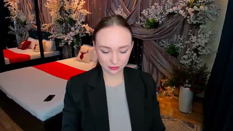 Emelie online show from December 2024 10:36:02 AM
